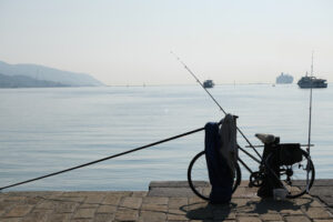 A fisherman’s bicycle parked on the dock. - MyVideoimage.com | Foto stock & Video footage