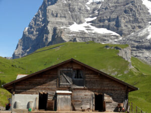 A mountain hut and the Swiss Alps in the background. Foto Svizzera. Switzerland photo