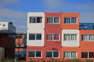 Abitazioni temporanee. Temporary housing in steel containers. Overlapping containers. Photo stock royalty free. - MyVideoimage.com | Foto stock & Video footage