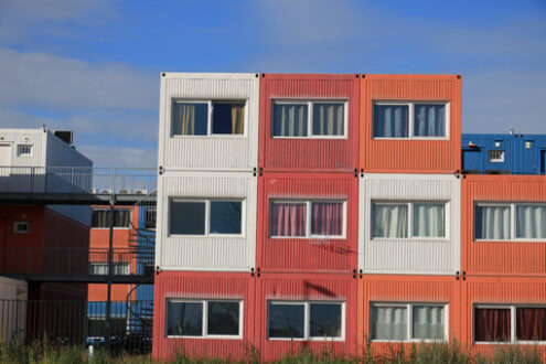 Abitazioni temporanee. Temporary housing in steel containers. Overlapping containers. Photo stock royalty free. - MyVideoimage.com | Foto stock & Video footage