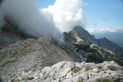 Alpi Apuane. Mountains of the Apuan Alps between Monte Pisanino and Monte Cavallo. Foto stock royalty free. - MyVideoimage.com | Foto stock & Video footage