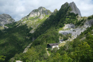 Alpine refuge, Alpi Apuane. Alpine refuge of Val Serenaia on the Apuan Alps in Tuscany. Stock photos. - MyVideoimage.com | Foto stock & Video footage