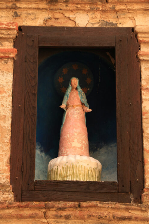 Altar with Madonna. Majestic altar with a sculpture. - MyVideoimage.com | Foto stock & Video footage