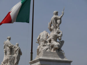 Altare della Patria di Roma. Botticino marble sculptures placed on the Altare della Patria in Rome. Roma foto. - MyVideoimage.com | Foto stock & Video footage