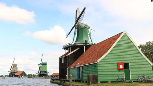 Alternative energy. Windmills of Zaanse Schans, near Amsterdam. The structures were - MyVideoimage.com | Foto stock & Video footage