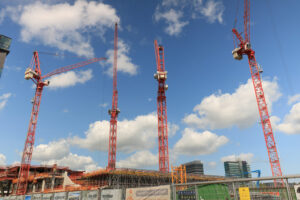 Amsterdam buildings. Construction crane in the city center. Blue sky background. Cantieri edili - MyVideoimage.com | Foto stock & Video footage