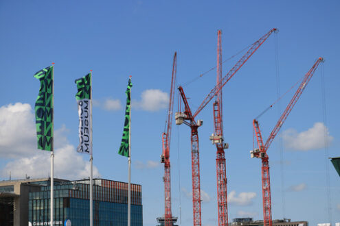 Amsterdam constructions crane in the city center. Blue sky background. Museum flags and conservatory building. - MyVideoimage.com | Foto stock & Video footage