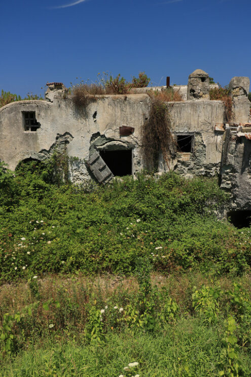 Ancient Mediterranean house in a state of degradation on the isl - MyVideoimage.com