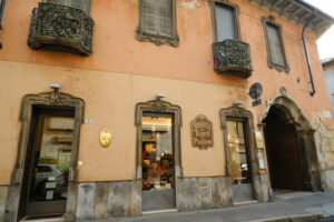 Ancient building with shops in the historic center of Busto Arsizio. Foto Busto Arsizio photo