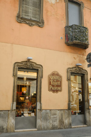 Ancient building with shops in the historic center of Busto Arsizio. Palace and sign in neo-Baroque style. - MyVideoimage.com