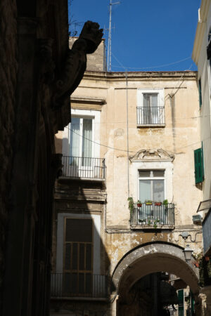 Ancient houses in the alleys of the city of Bari. - MyVideoimage.com