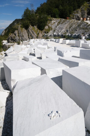 Apuan marble. Blocks of white Carrara marble deposited in a square near the quarries. Stock photos. - MyVideoimage.com | Foto stock & Video footage