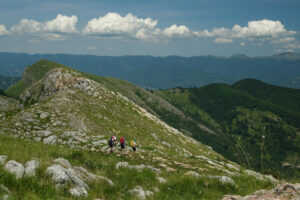 Apuane trekking. Hikers in the mountains of the Apuan Alps. Stock photos. - MyVideoimage.com | Foto stock & Video footage