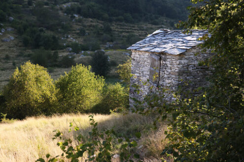 Apuane village. Garfagnana, Campocatino, Apuan Alps, Lucca, Tuscany. Italy. Small house in stone and white marble stones - MyVideoimage.com | Foto stock & Video footage