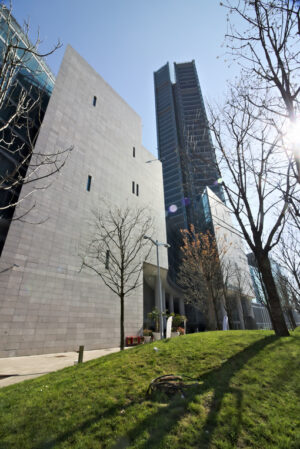 Architettura Lombardia, Milano. Building headquarters of the Lombardy Region built with glass facade. - MyVideoimage.com | Foto stock & Video footage