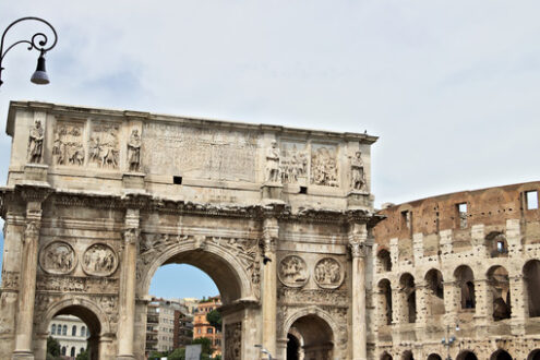 Arco di Costantino. Roma. Arch of Constantine. The arch is located near the Colosseum and is designed to commemorate the victory of Constantine against Maxentius. - MyVideoimage.com | Foto stock & Video footage