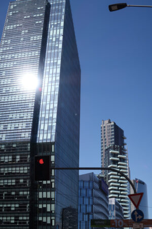 BNL Milano Diamond tower. Milan skyscrapers in the Porta Nuova area, Porta Garibaldi. BNL BNP Paribas building, diamond tower. Società. - MyVideoimage.com | Foto stock & Video footage