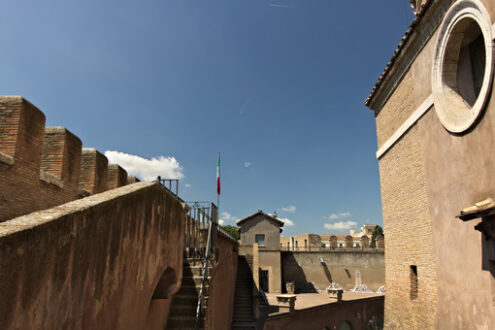 Balls for cannon. Courtyard of Castel Sant’angelo. - MyVideoimage.com | Foto stock & Video footage