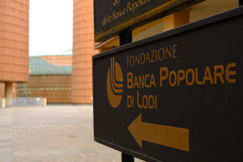 Banca Popolare di Lodi Modern building with brick facade. Foto stock royalty free. - MyVideoimage.com | Foto stock & Video footage