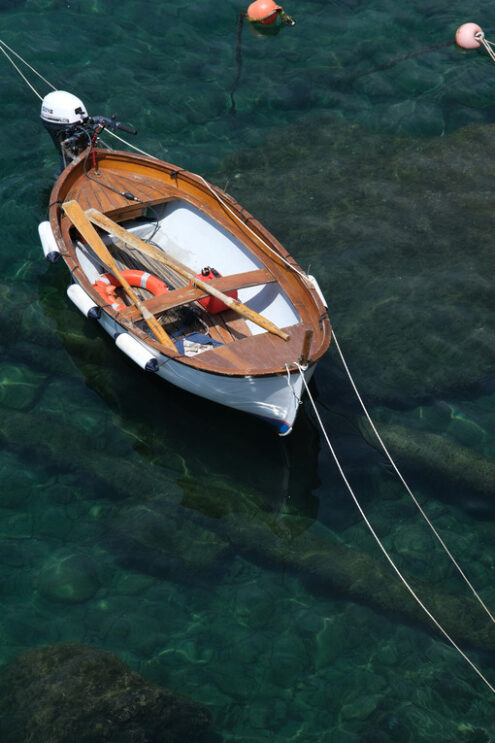 Barche alle Cinque Terre. Colored boats on the blue sea. Riomaggiore, Cinque Terre. Stock Photos. Sfondo mare. - MyVideoimage.com | Foto stock & Video footage