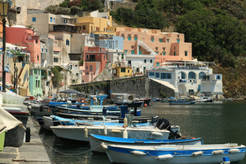 Barche ancorate. Boats anchored in the port of Corricella on the Island of Procid - MyVideoimage.com | Foto stock & Video footage