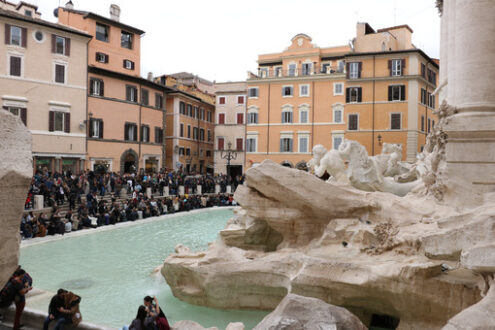 Baroque sculptures, Rome. Trevi Fountain with baroque sculptures in travertine marble. - MyVideoimage.com | Foto stock & Video footage