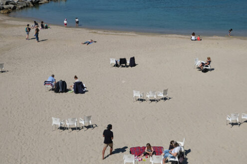 Beach with Covid. People on the beach by the sea in Liguria during the Covid-19 pandemic. Stock photos. - MyVideoimage.com | Foto stock & Video footage