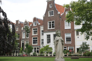 Begijnhof, the courtyard of the Beguines. In the city center a n - MyVideoimage.com