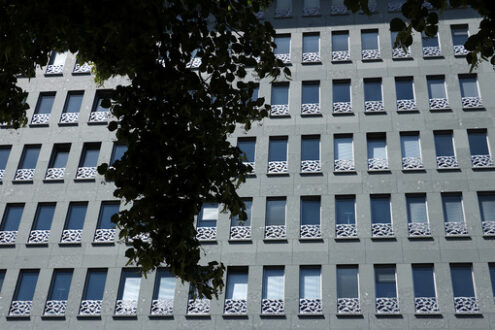 Berlin. 06/14/2018. A facade of a contemporary building. Floral. Foto Berlino.