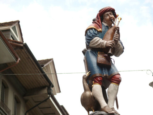 Bern, Switzerland. 08/02/2009. Colorful statue with bagpipe play - MyVideoimage.com