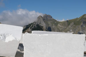 Blocks of white Carrara marble deposited in a square near the quarries. - MyVideoimage.com | Foto stock & Video footage