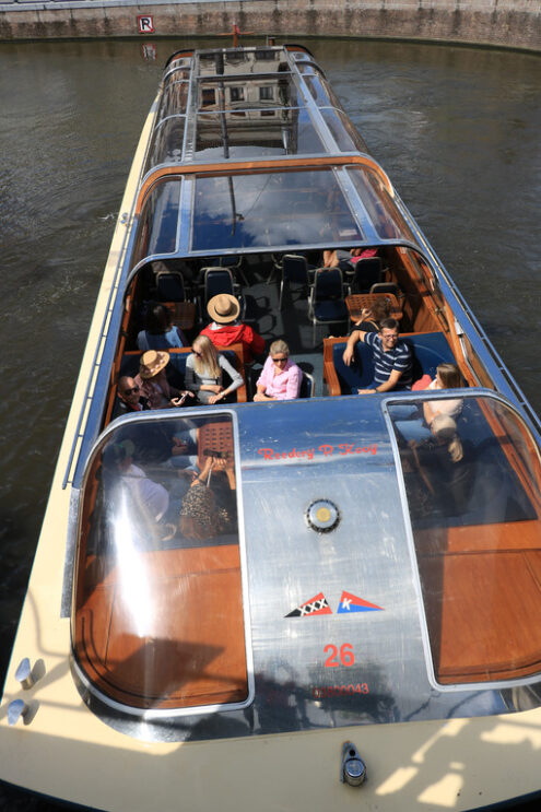 Boat for sightseeing on the canals. - MyVideoimage.com