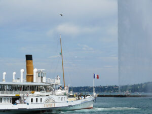 Boat on the lake and water jet - MyVideoimage.com