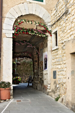 Borgo di cavatori di marmo. Street of the ancient village of Colonnata, famous for the production of lard. The ancient village of white marble quarrymen is located above Carrara, in northern Tuscany. - MyVideoimage.com | Foto stock & Video footage