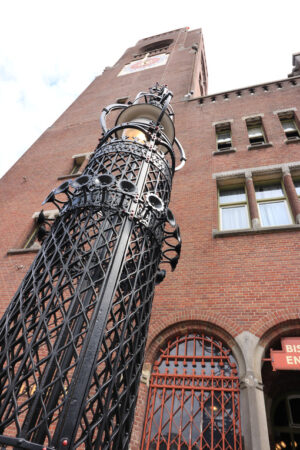 Borsa di Amsterdam, Berlage. Building designed by the great Dutch architect. Beurs van Berlag - MyVideoimage.com | Foto stock & Video footage