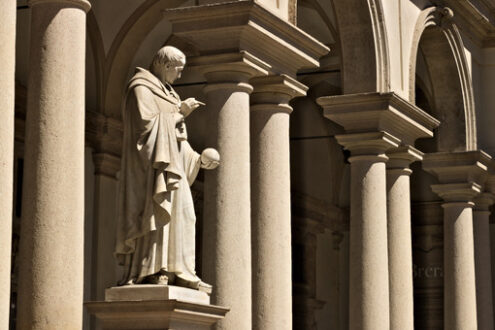 Brera Academy in Milan. A statue that adorns the courtyard. Arou - MyVideoimage.com | Foto stock & Video footage