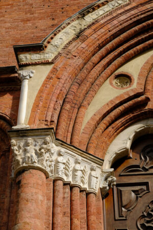 Brick portal. Access door to the gothic cathedral of Asti. Stock photos. - MyVideoimage.com | Foto stock & Video footage