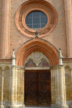 Brick rosette. Collegiate Church of San Secondo in Asti. Stock photos. - MyVideoimage.com | Foto stock & Video footage