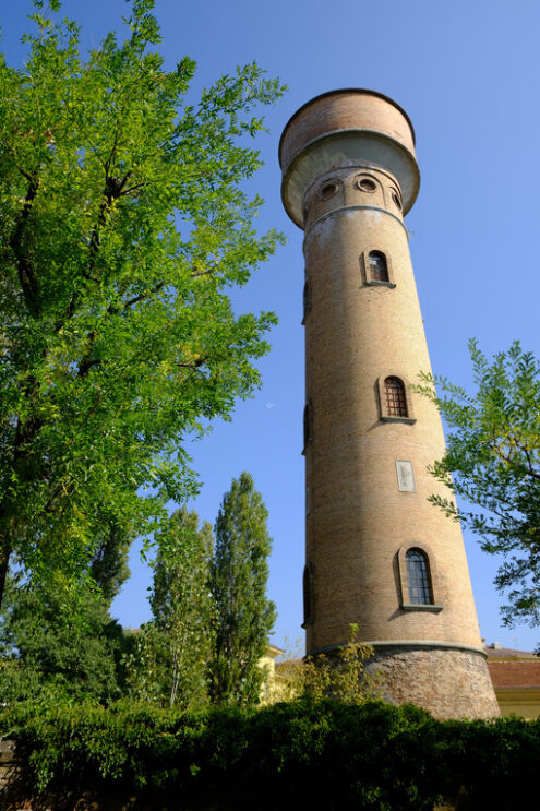 Brick tower. Cylindrical brick tower soars into the blue sky. Stock photos. - MyVideoimage.com | Foto stock & Video footage