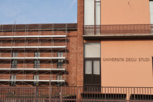 Building renovation. Construction site with scaffolding on the facade of a historic building of the University of Milan. - MyVideoimage.com | Foto stock & Video footage