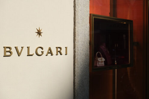 Bulgari boutique Milano. Character of the banner of the Italian high fashion boutique Bul - MyVideoimage.com | Foto stock & Video footage