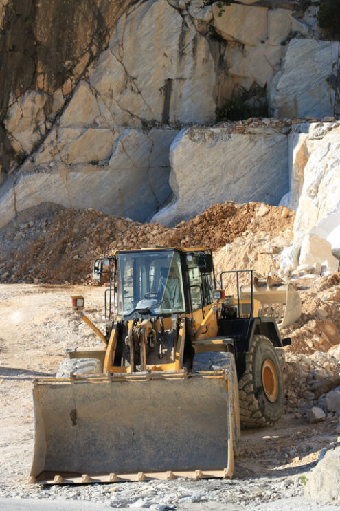 Bulldozer in a marble quarry. A large mechanical shovel. Cave di marmo di Carrara. - MyVideoimage.com | Foto stock & Video footage