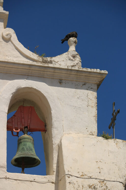 Campanile con campane. Bell tower with bells in a Mediterranean church on the island of - MyVideoimage.com | Foto stock & Video footage