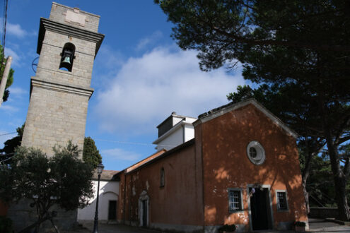 Campiglia, La Spezia. Church and bell tower in the town of Campiglia, near the Cinque Terre and La Spezia. - MyVideoimage.com | Foto stock & Video footage