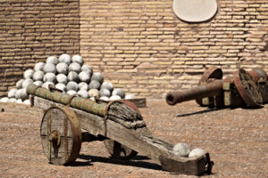 Cannons in Rome. Ancient cannons and marble balls. - MyVideoimage.com | Foto stock & Video footage