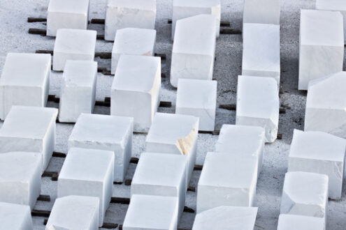 Carrara marble blocks. Apuan Alps, Carrara, Tuscany, Italy. March 28, 2019. White Carrara marble blocks in a warehouse - MyVideoimage.com | Foto stock & Video footage