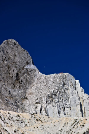 Carrara quarries. Apuan Alps, Carrara. A quarry of marble - MyVideoimage.com | Foto stock & Video footage