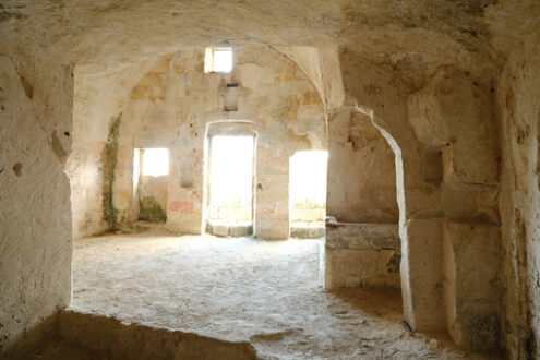 Casa Matera scavata nel tufo. Sassi of Matera with arched ceilings and vaults. Doors and windows in an ancient underground house dug out of the tufa rock. - MyVideoimage.com | Foto stock & Video footage