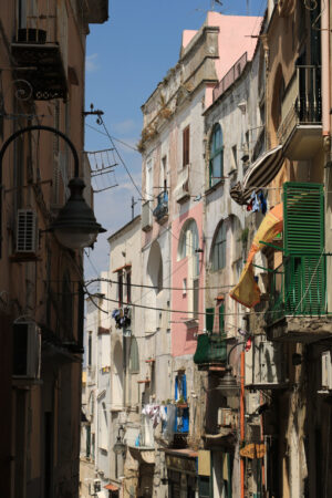 Case di pescatori. Foto Procida. Village of Procida, Mediterranean Sea, near Naples. The characte - MyVideoimage.com | Foto stock & Video footage