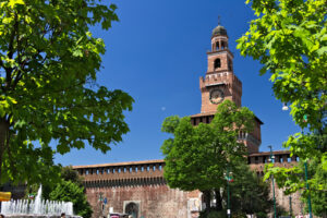 Castello Sforzesco, Milano. Sforza Castle in Milan. Tower with clock. The tower that overlooks the entrance to the walls of the castle of Milano. - MyVideoimage.com | Foto stock & Video footage